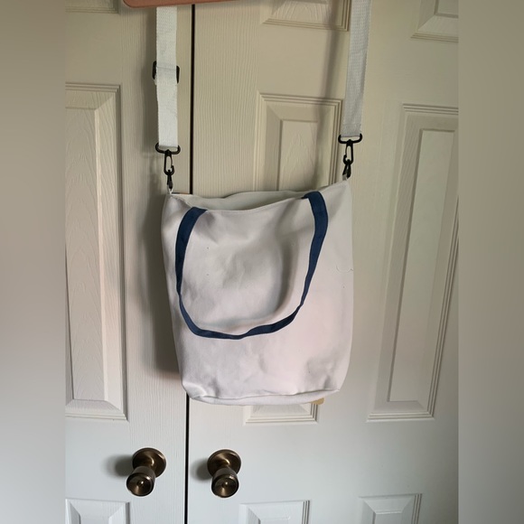 Cute Duck bottom inspired 2 way Canvas tote & Crossbody-NWOT - Picture 10 of 12